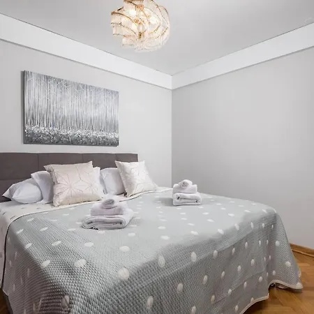 Deluxe Ana 100 M From The