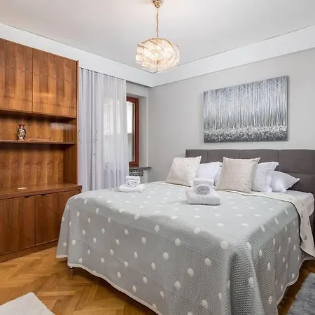 Deluxe Ana 100 M From The Apartman *