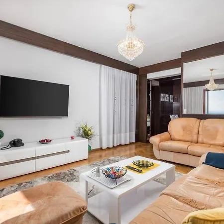 Deluxe Ana 100 M From The Apartman