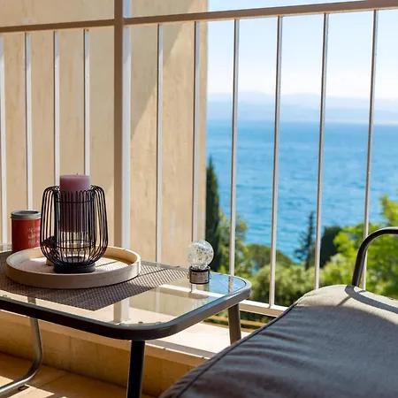 Apartman Deluxe Ana 100 M From The Abbázia