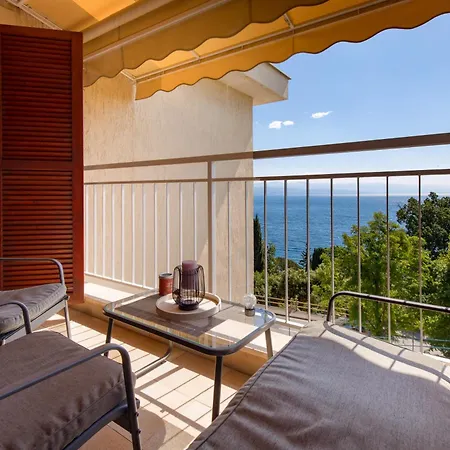 Apartman Deluxe Ana 100 M From The Abbázia