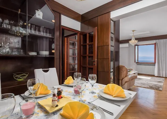 Deluxe Ana 100 M From The Apartment