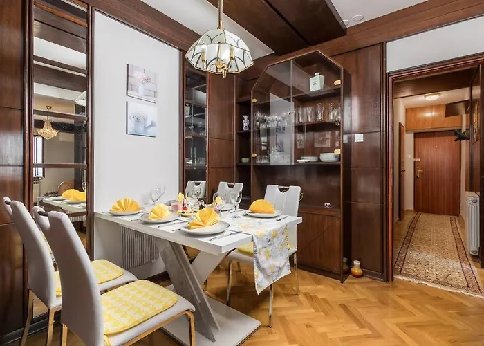 Deluxe Ana 100 M From The *