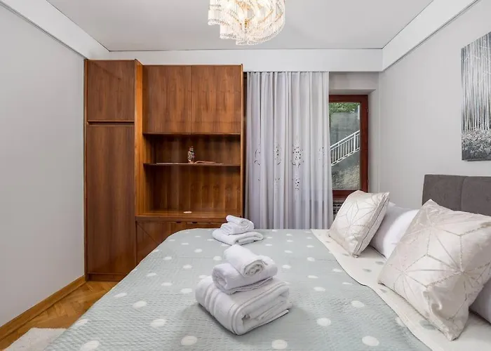 Apartman Deluxe Ana 100 M From The