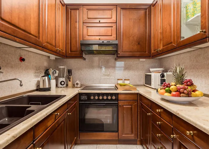 Apartman Deluxe Ana 100 M From The Abbázia