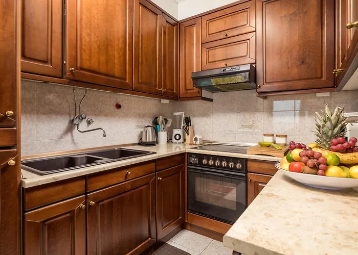 Deluxe Ana 100 M From The Apartment Opatija