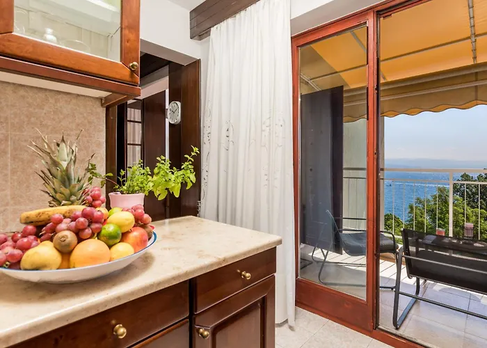 Apartman Deluxe Ana 100 M From The