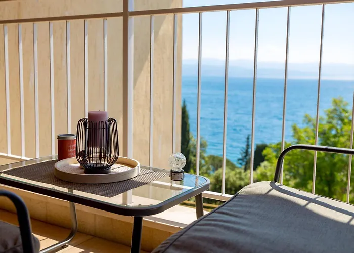 Apartman Deluxe Ana 100 M From The Abbázia