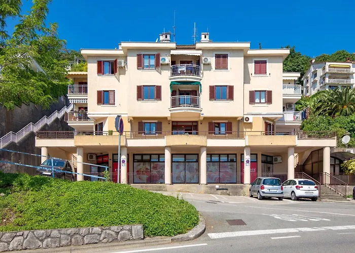 Deluxe Ana 100 M From The *