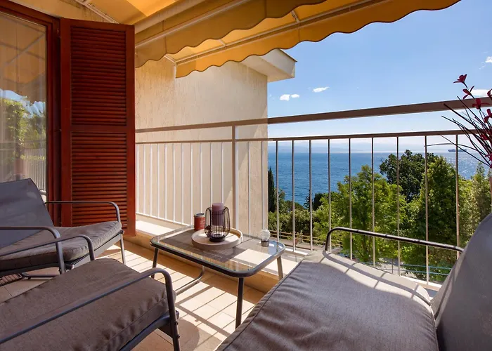 Apartman Deluxe Ana 100 M From The Abbázia