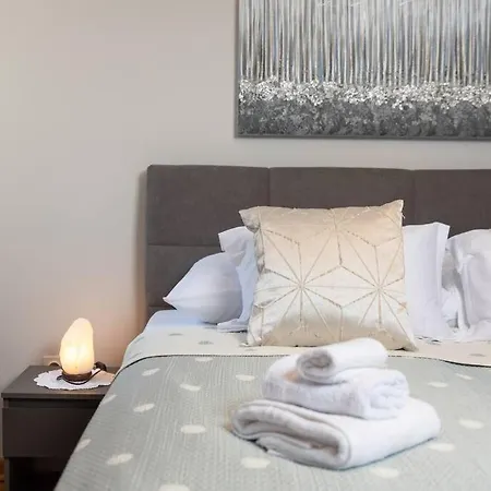 Deluxe Ana 100 M From The *