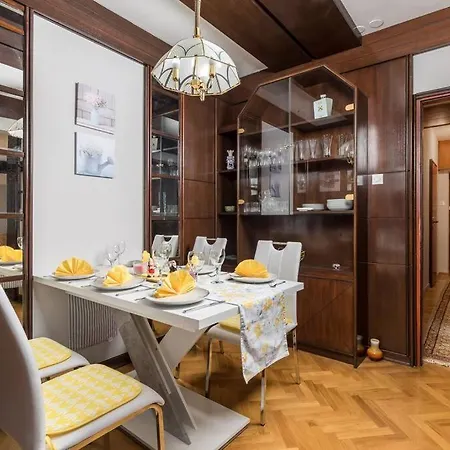 Deluxe Ana 100 M From The *