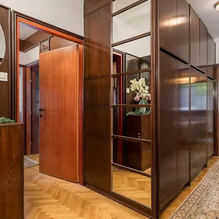 Apartament Deluxe Ana 100 M From The *