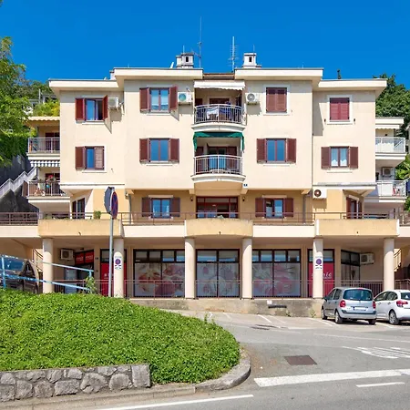 Deluxe Ana 100 M From The *