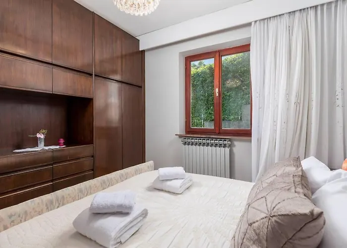 Deluxe Ana 100 M From The *