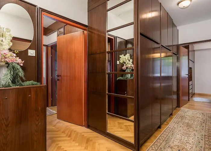 Apartman Deluxe Ana 100 M From The *