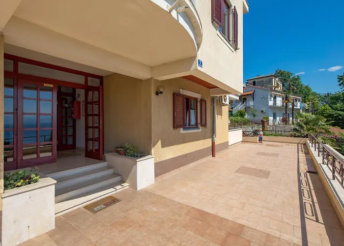 Deluxe Ana 100 M From The